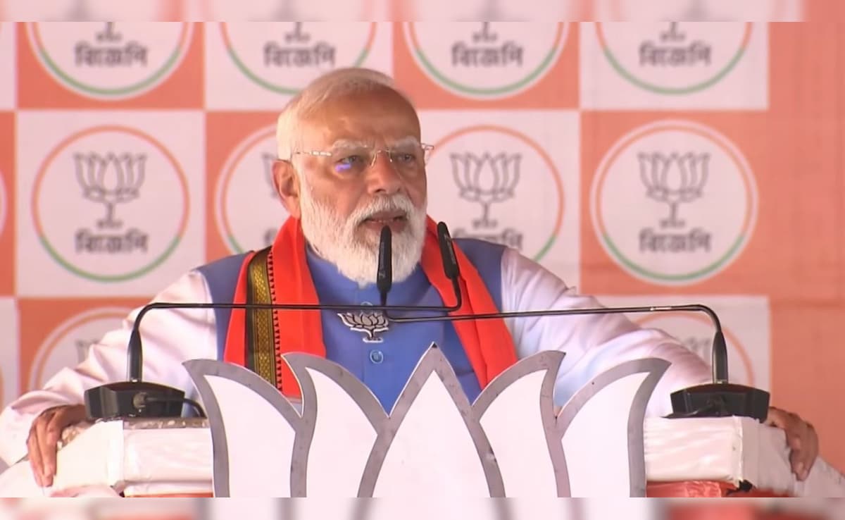 ‘बोरिया-बिस्तर बांध लें घुसपैठिए’, बंगाल में पीएम मोदी ने दीं 6 बड़ी गारंटी; टीएमसी सरकार पर जमकर बरसे