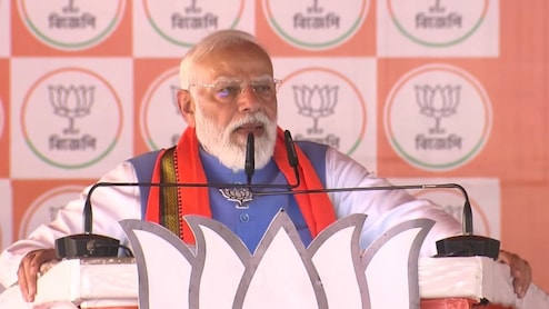 &lsquo;बोरिया-बिस्तर बांध लें घुसपैठिए&rsquo;, बंगाल में पीएम मोदी ने दीं 6 बड़ी गारंटी; टीएमसी सरकार पर जमकर बरसे