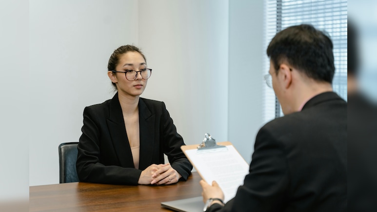 Job इंटरव्&zwj;यू में पूछा जाए सवाल, 'आप इतनी जल्&zwj;दी नौकरी क्&zwj;यों बदलते हैं', जानें क्&zwj;या दें जवाब