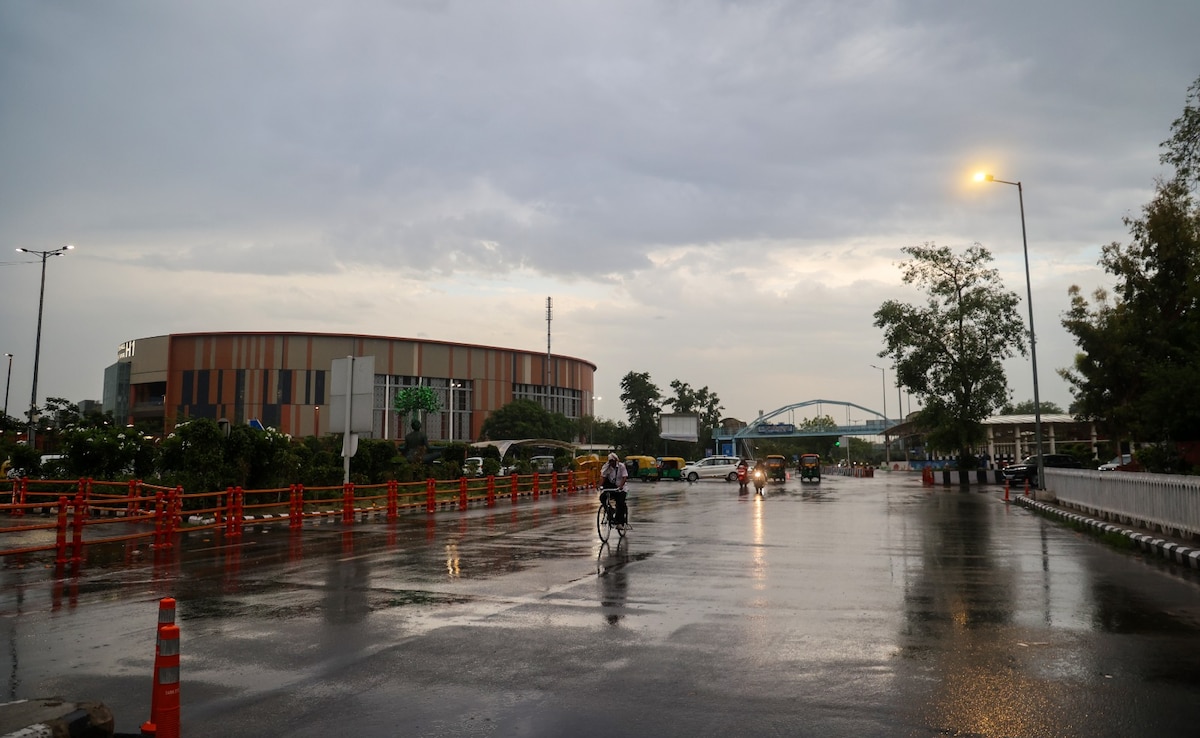 मौसम पलटेगा, फिर आएगी बारिश, 10 राज्यों में बारिश का अलर्ट, दिल्ली एनसीआर में पसीने छुड़ाने वाली गर्मी