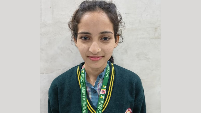 पापा खाना बनाते थे और मैं पढ़ती थी... बिना मां के बेटी ने यूपी बोर्ड में किया टॉप, बताई पूरी कहानी