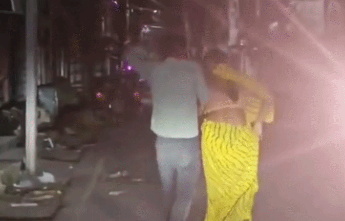 बीच सड़क पर वोल्टेज ड्रामा: पति‑पत्नी में जमकर हुई मारपीट, वीडियो वायरल