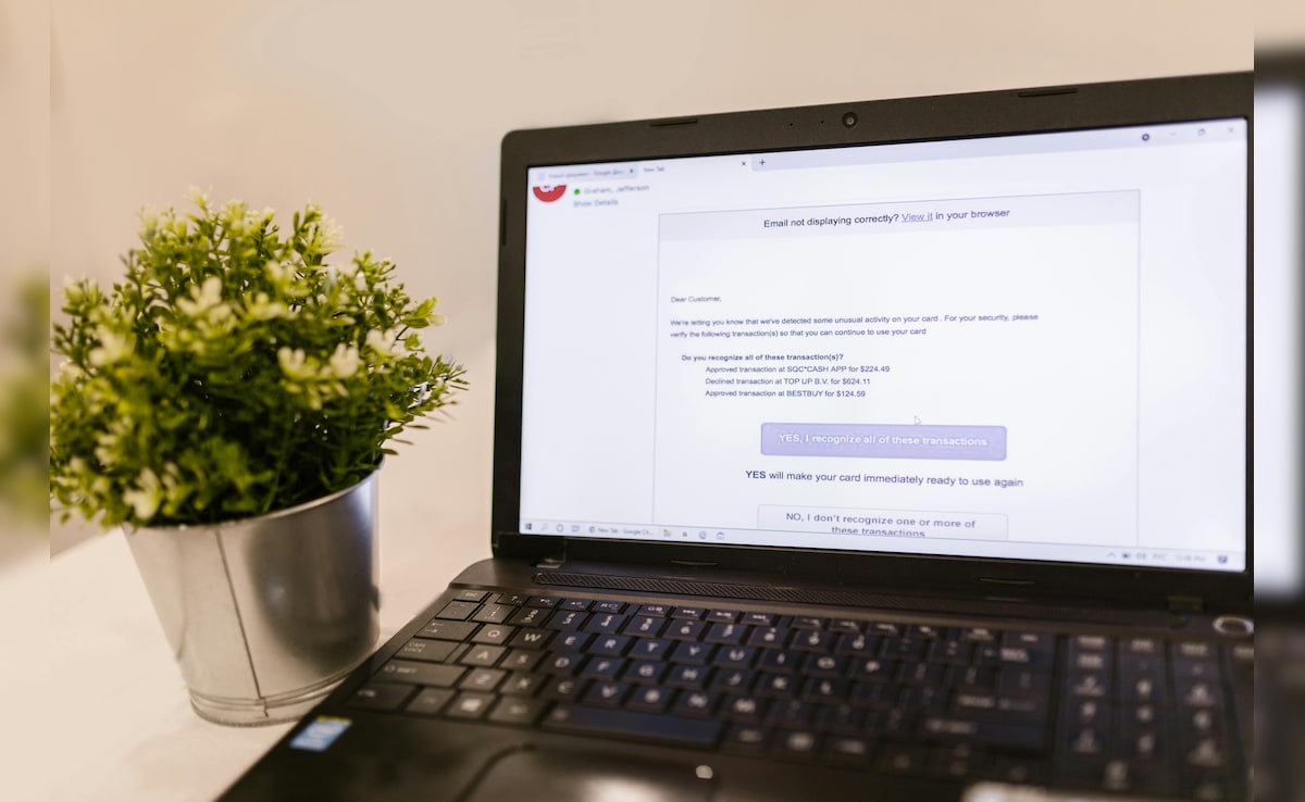 ऑफिशियल मेल करते हुए नहीं करनी चाहिए ये गलतियां, पड़ सकती हैं नौकरी पर भारी