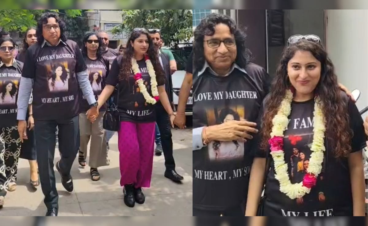 VIDEO: तलाक लेकर ढोल-नगाड़ों के साथ मायके पहुंची बेटी, रिटायर्ड जज पिता ने बांटे लड्डू और किया डांस