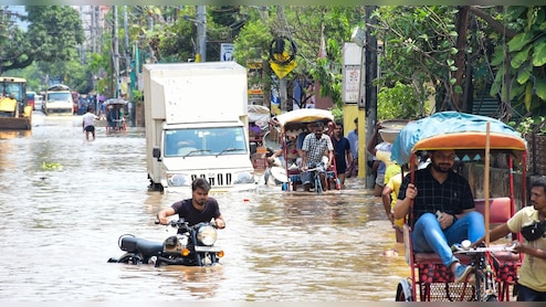 Guwahati &nbsp;Weather: गुवाहाटी में झमाझम बारिश, कई न&zwj;िचले इलाके डूबे; आंधी तूफान की भव&zwj;िष्&zwj;यवाणी&nbsp;