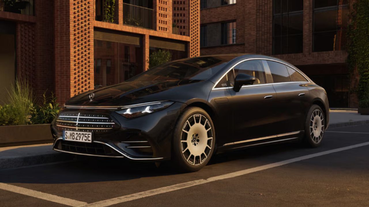 Mercedes ने पेश किया इलेक्ट्रिक सेडान EQS का अपडेटेड वर्जन, 920 किलोमीटर से ज्यादा की रेंज