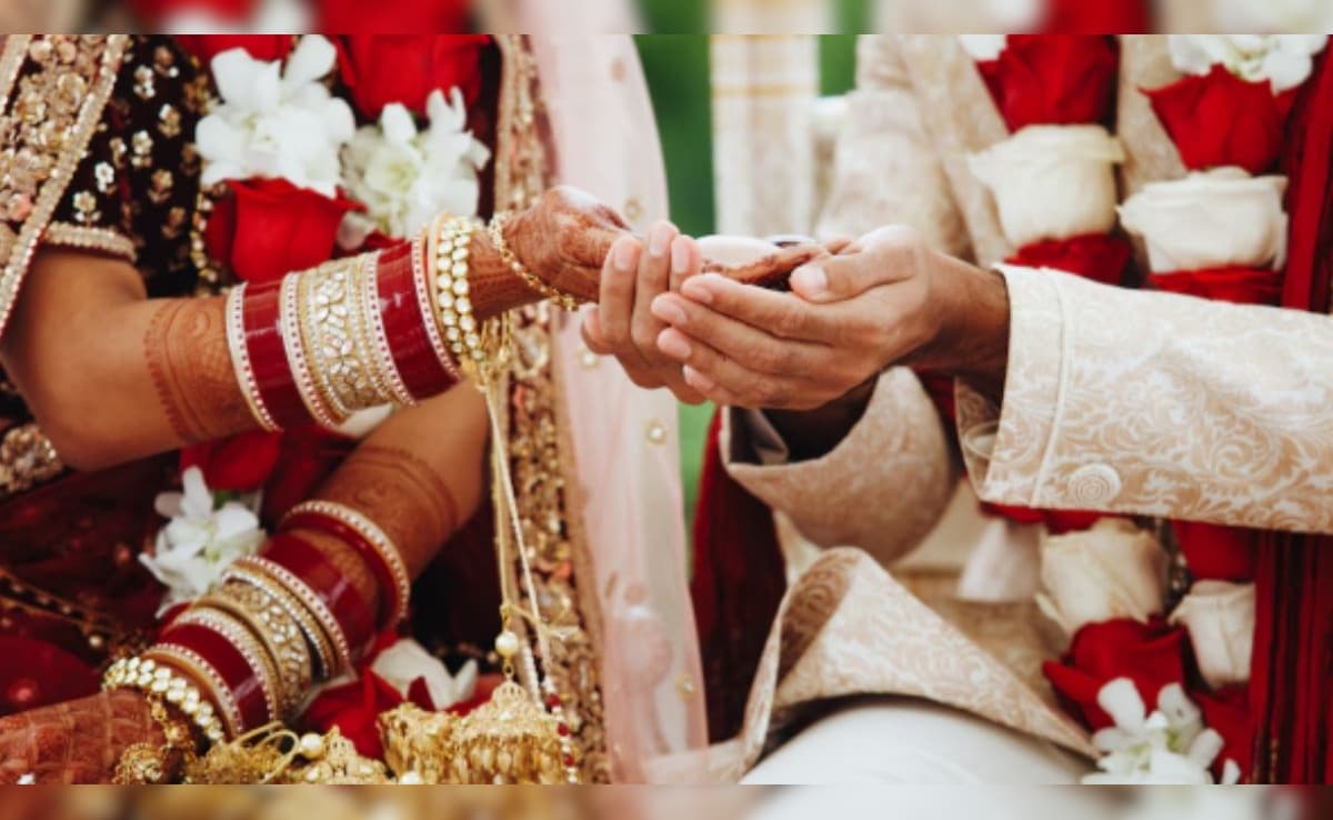 यूपी में शादी के लिए सरकार देती है 1 लाख की मदद, जानिए किसको मिलेगा फायदा और कैसे करें मुख्यमंत्री सामूहिक विवाह योजना में रजिस्टर