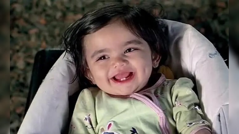 हे बेबी में 17 महीने की थी ये बच्ची, अब 22 साल की ग्लैमरस क्यूट डिंपल गर्ल, 18 साल बाद देख फैंस को हुई खुशी