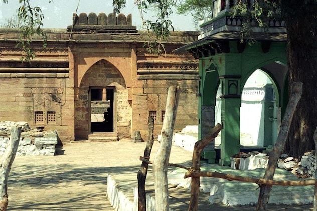 भोजशाला मस्जिद-मंदिर विवाद: अब हाईकोर्ट में लगातार सुनवाई, पांच याचिकाएं लंबित, सुप्रीम कोर्ट ने कही ये बात