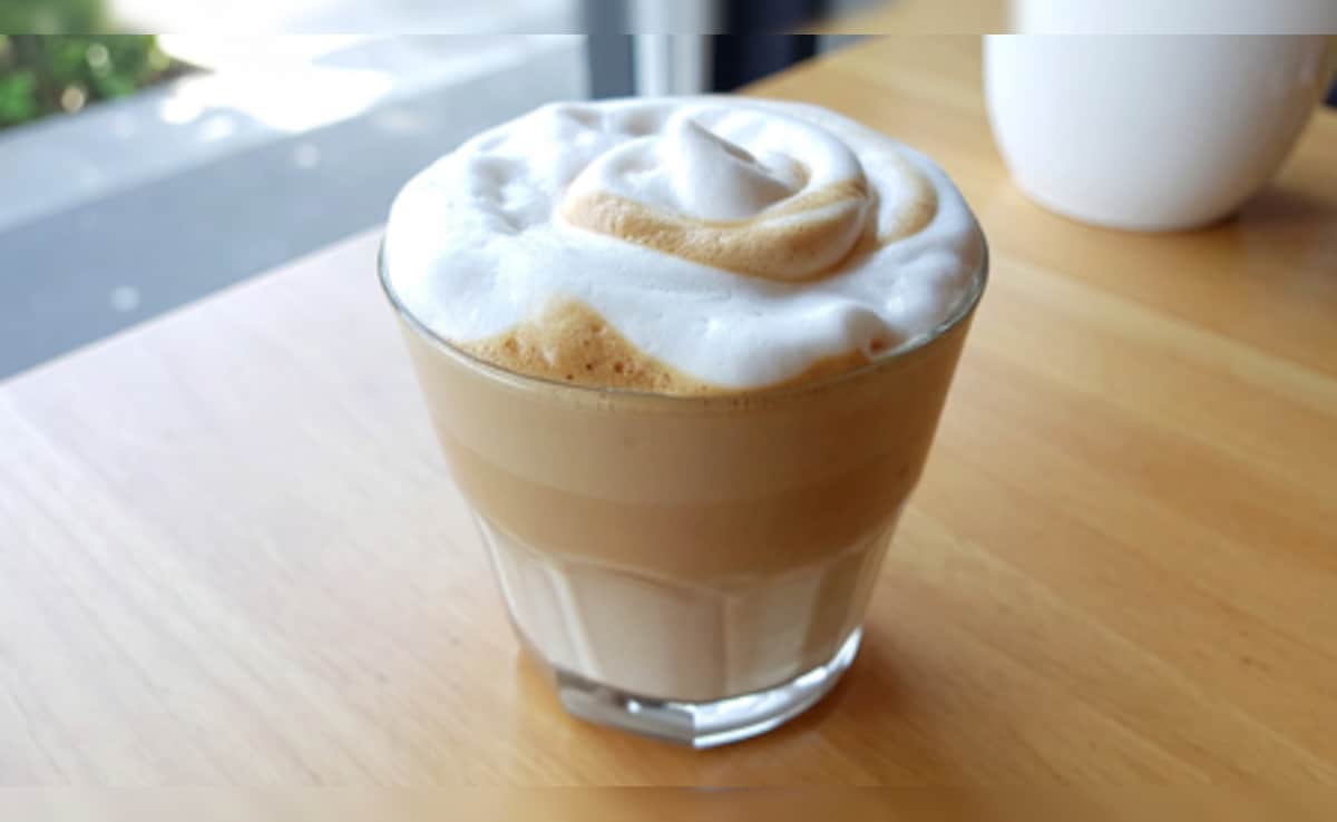 गर्मियों में ट्राई करें ट्रेंडिंग Cloud Coffee, नारियल पानी से बनेगी ये हेल्दी और रिफ्रेशिंग ड्रिंक