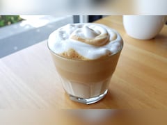 गर्मियों में ट्राई करें ट्रेंडिंग Cloud Coffee, नारियल पानी से बनेगी ये हेल्दी और रिफ्रेशिंग ड्रिंक