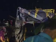 कटिहार सड़क हादसे में मृतकों का आंकड़ा 13 तक पहुंचा, दो दर्जन घायल; देर शाम बस-पिकअप वैन की हुई थी टक्कर