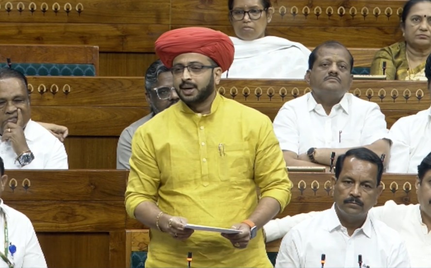 कौन हैं खास पगड़ी पहनकर लोकसभा में भाषण देने वाले डॉ. अमोल कोल्हे?  जानिए क्या है इसका महत्व