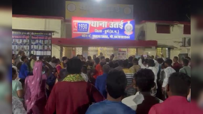 5 साल की बच्ची से पड़ोसी ने किया दुष्कर्म, बोरी में बांधकर फेंका; आक्रोशित ग्रामीणों का थाने का घेराव