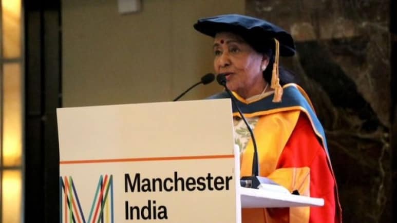 आशा भोसले को ब्रिटेन की इस बड़ी यूनिवर्सिटी ने दी थी ये खास उपाधि, संगीत को मिला था सम्मान