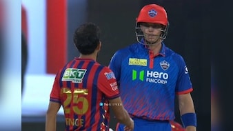 IPL 2026 में पहली बार गरमाया माहौल! मैदान पर भिड़ गए प्रिंस यादव और ट्रिस्टन स्टब्स, वीडियो हुआ वायरल