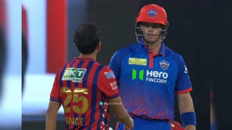 DC vs LSG: IPL 2026 में पहली बार गरमाया माहौल! मैदान पर भिड़ गए प्रिंस यादव और ट्रिस्टन स्टब्स, वीडियो हुआ वायरल