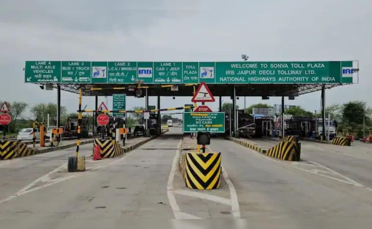 New Toll Rules 2026: अब टोल पर नहीं चलेगा कैश, NHAI ने FASTag और UPI को किया अनिवार्य, जानिए नए टोल नियम
