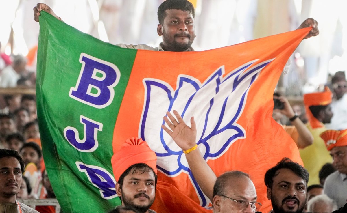 आप के 7 सांसद आए हाथ, जानिए राज्यसभा में कितनी बढ़ गई बीजेपी की ताकत