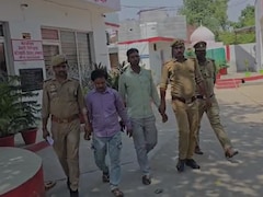 दोस्त के साथ मिलकर नाबालिग बेटी का घोंटा गला, तेजाब से भी चेहरा जलाया, बेटी के अफेयर से नाराज था पिता