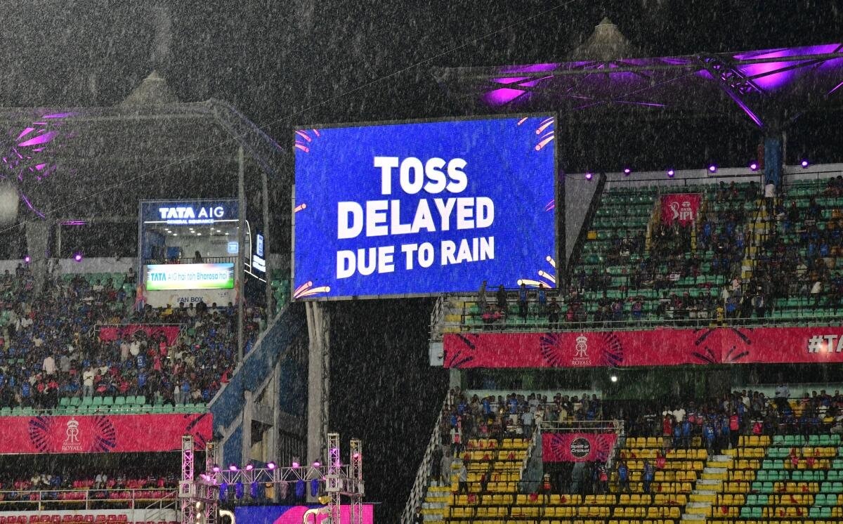 RR vs RCB LIVE Score, IPL 2026: भारी बारिश के कारण टॉस में देरी, जानें कितने बजे से कटने शुरू होंगे ओवर