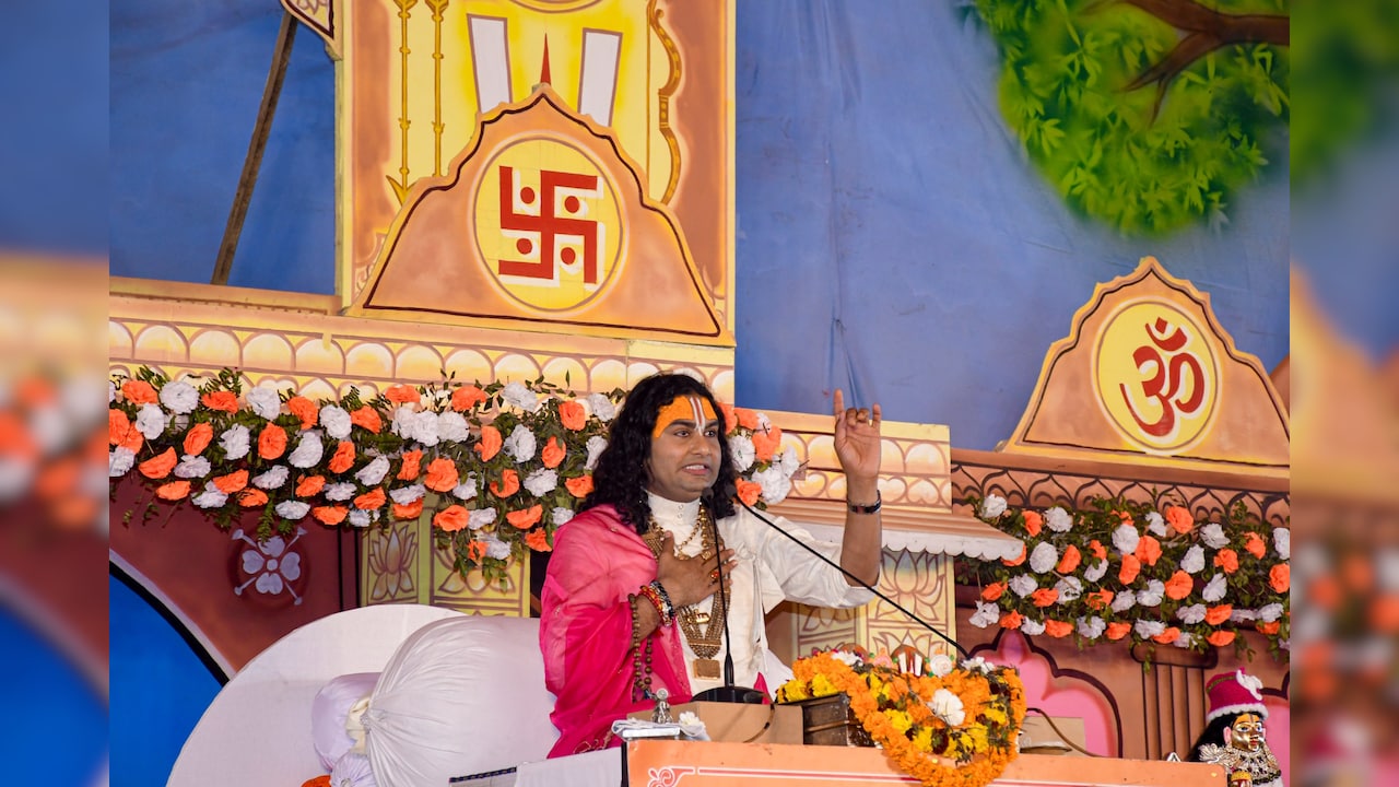अनिरुद्धाचार्य का विवादित बयान; 'काफिर' पर बवाल, हिंदू-मुस्लिम को लेकर बोले- हमने नफरत करना नहीं सीखा
