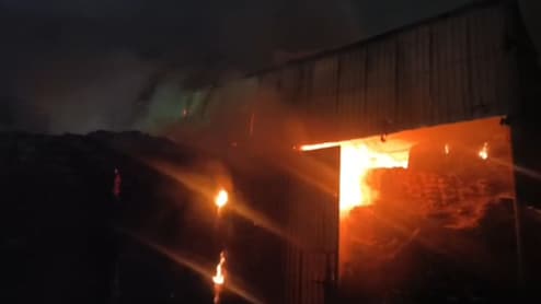 Bhiwadi fire: आधी रात भिवाड़ी में धधकी तेल फैक्ट्री, फिर होता ऐसा विस्फोट कि मच जाता हाहाकार! SHO की सूझबूझ से टला हादसा