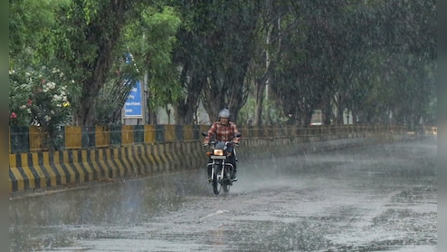 यूपी के कई जिलों में गरज-चमक के साथ बारिश का अलर्ट, रातभर कई इलाकों में हुई तेज वर्षा; जानिए कब मिलेगी राहत