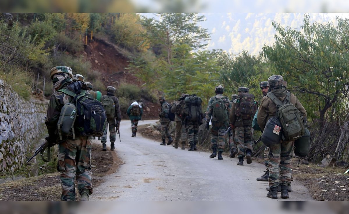 जम्मू-कश्मीर के गांदरबल में सेना और आतंकवादी में चल रही मुठभेड़, मारा गया एक आतंकी 