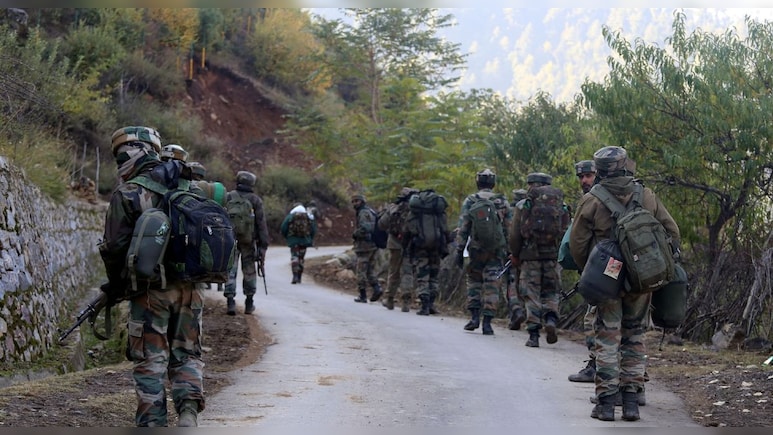 जम्मू-कश्मीर के गांदरबल में सेना और आतंकवादी में चल रही मुठभेड़, मारा गया एक आतंकी&nbsp;