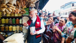 भाई हमें अपना झालमुड़ी खिलाओ... बंगाल में चुनावी रैली के बीच दिखा PM मोदी का अनोखा अंदाज, VIDEO