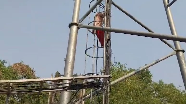 अरवल में हाई वोल्टेज ड्रामा: मंदिर में शादी के बाद प्रेमी ने दिया धोखा, दूसरी शादी की खबर सुन टावर पर चढ़ी प्रेमिका