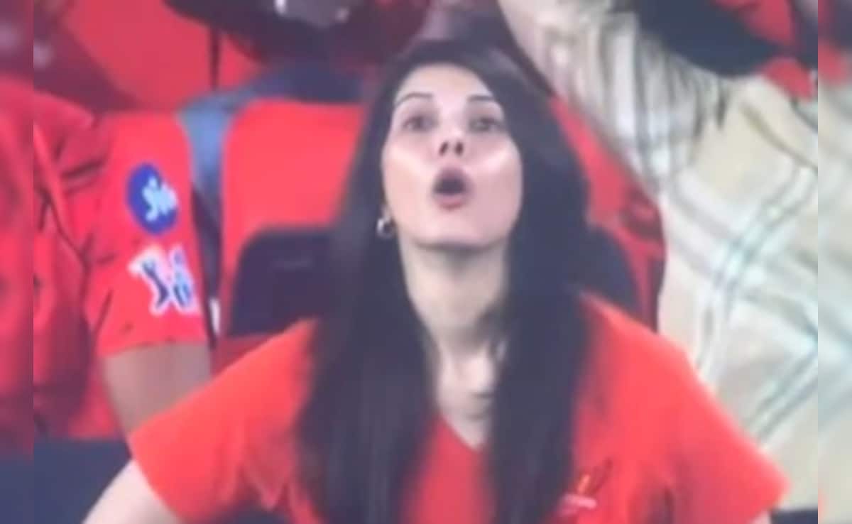 Vaibhav Suryavanshi: प्रफुल हिंगे की गेंद पर वैभव सूर्यवंशी हुए गोल्डन डक, खुशी से कुछ यूं उछल पड़ी काव्या मारन, रिएक्शन वायरल