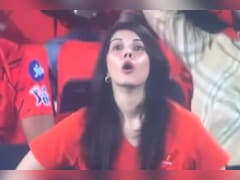 प्रफुल हिंगे की गेंद पर वैभव सूर्यवंशी हुए 'गोल्डन डक', खुशी से कुछ यूं उछल पड़ी काव्या मारन, रिएक्शन वायरल