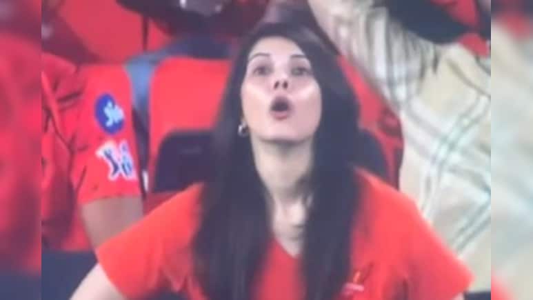 Vaibhav Suryavanshi: प्रफुल हिंगे की गेंद पर वैभव सूर्यवंशी हुए 'गोल्डन डक', खुशी से कुछ यूं उछल पड़ी काव्या मारन, रिएक्शन वायरल