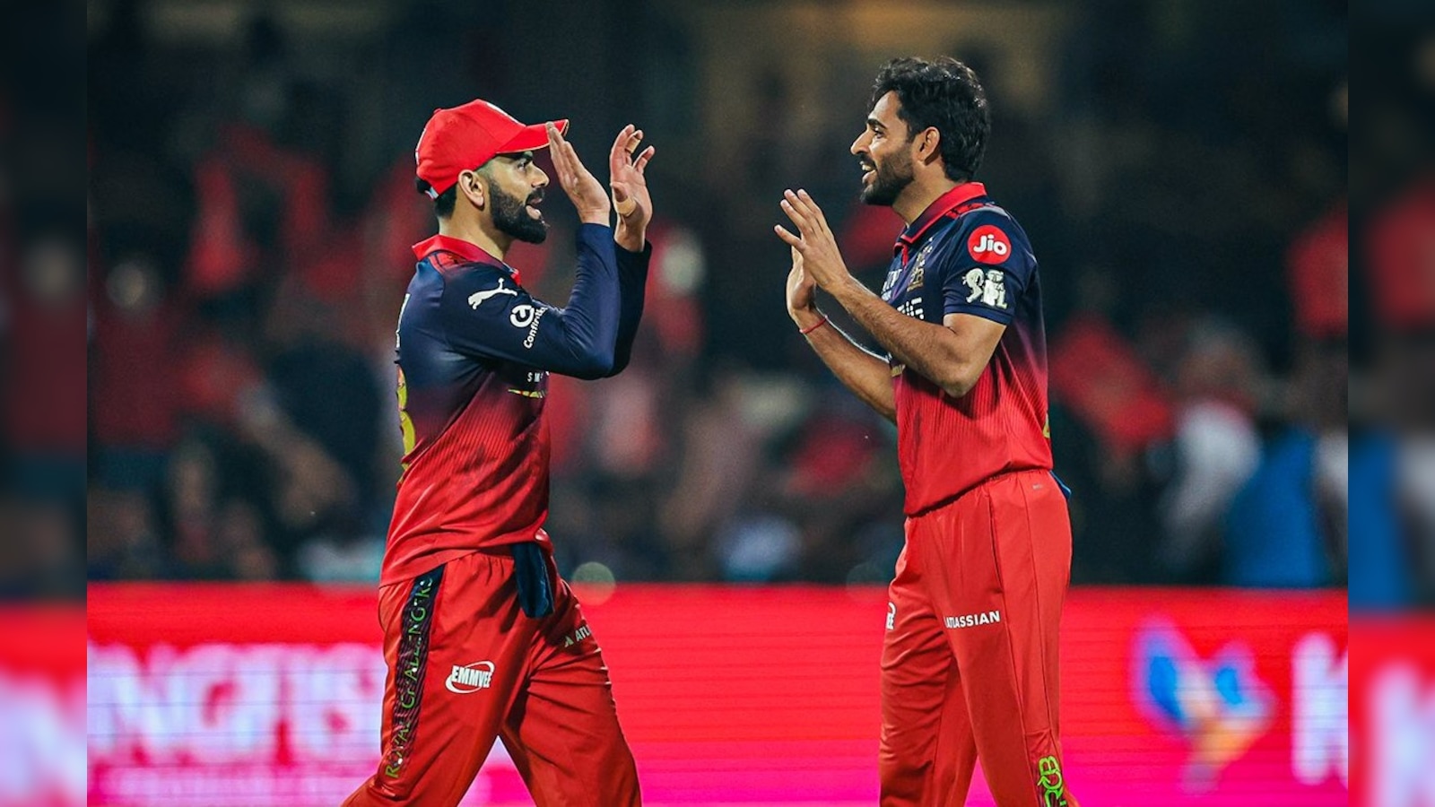 RCB vs GT: पावर-प्ले की जंग बल्लेबाज नहीं, बॉलर देंगे अंजाम, वजह है एकदम साफ