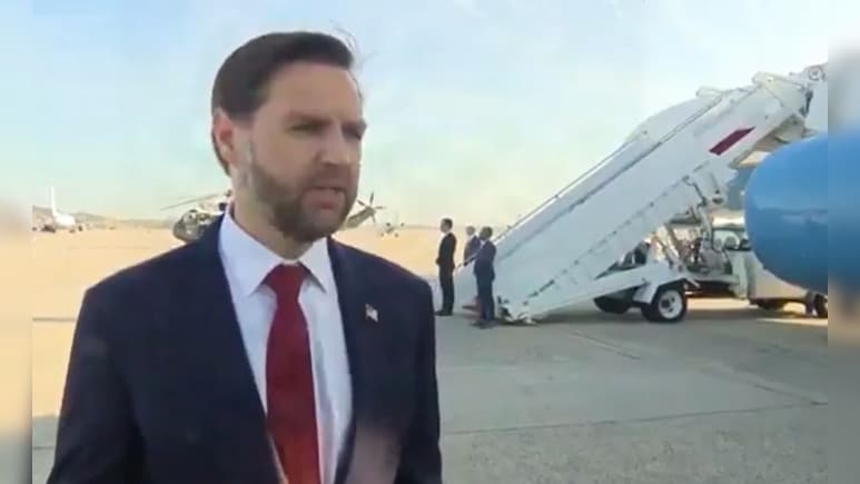 अगर ईरान ने चाल चलने की कोशिश की तो... बातचीत के लिए इस्लामाबाद जाते समय जेडी वेंस ने दी चेतावनी