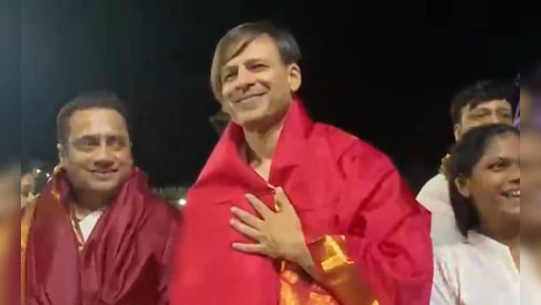 Vivek Oberoi Offers Prayers At Sri Venkateswara Swamy Temple In Tirumala