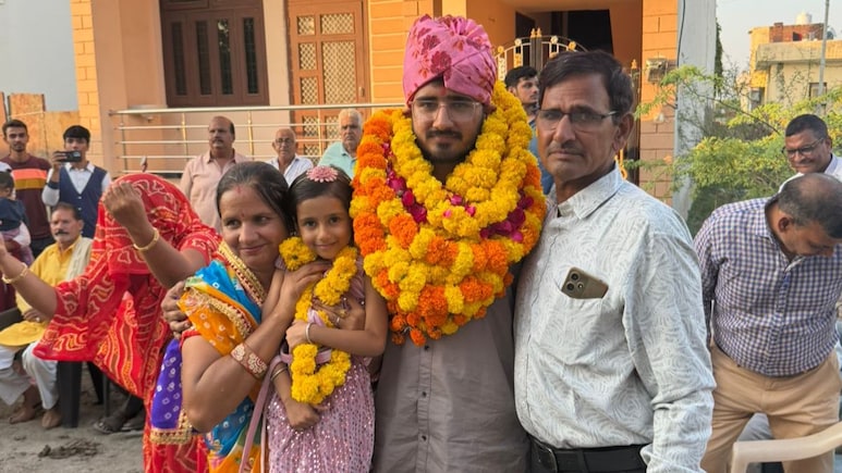 Success Story: 'अगली बार नवनीत शर्मा होगा', खुद से किया वादा निभाया, तहसीलदार की ट्रेनिंग के बीच RAS में हासिल की तीसरी रैंक