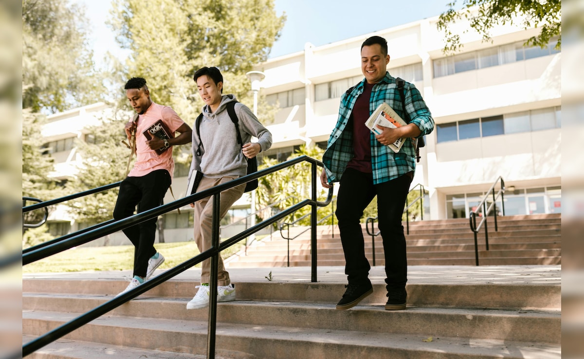 12वीं के बाद जहां ले रहे हैं एडमिशन, ऐसे चेक करें कहीं यूनिवर्सिटी फर्जी तो नहीं