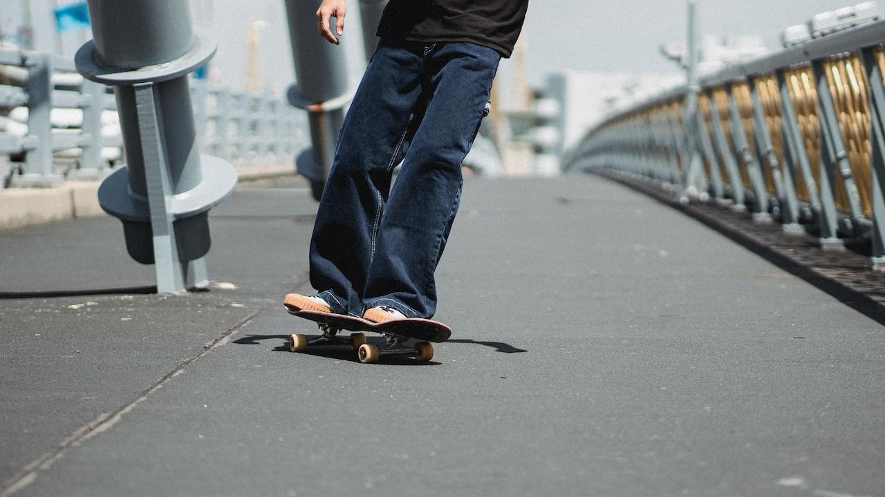 Tight Jeans After Sitting All Day? Causes, Fixes And Better Denim Options