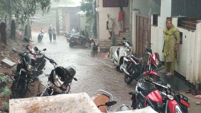 MP weather: शिवपुरी और भोपाल में बेमौसम बारिश, ओलावृष्टि और आंधी ने मचाई तबाही