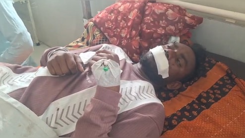 शौच कर रहे युवक पर भेड़िए का हमला, बुरी तरह से किया लहूलुहान; फिर गांव वालों ने भेड़िए को पकड़कर मार डाला