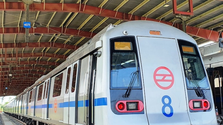 रिटायरमेंट से पहले 'रिन्यू' हुई दिल्ली मेट्रो, 20 साल पुरानी ट्रेनों में अब मिलेंगी मॉडर्न सुविधाएं, जानिए क्या बदलेगा