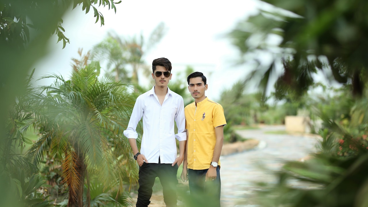 Chambray Shirts vs Denim Shirts: Which One Actually Feels Lighter?