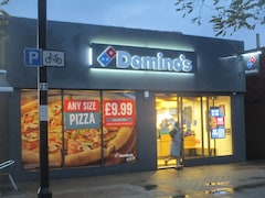 Domino's Shares Slump 10% As Pizza Chain Operator Projects Weak Sales Growth