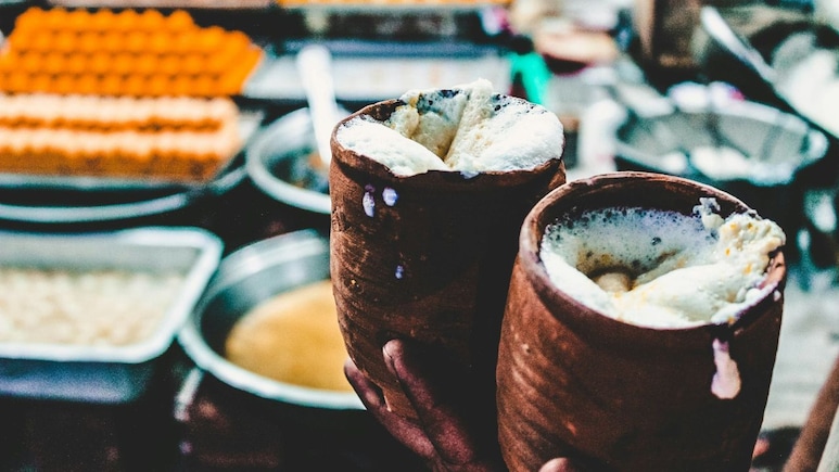 पेट को ठंडक देती है लस्&zwj;सी, बॉडी टेम्&zwj;प्रेचर को करती है कंट्रोल, आज ही करें अपनी डाहट में शामिल