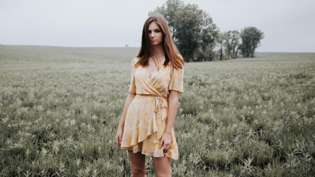 Easy and quick fashion tips to make wrap dresses flatter every body type