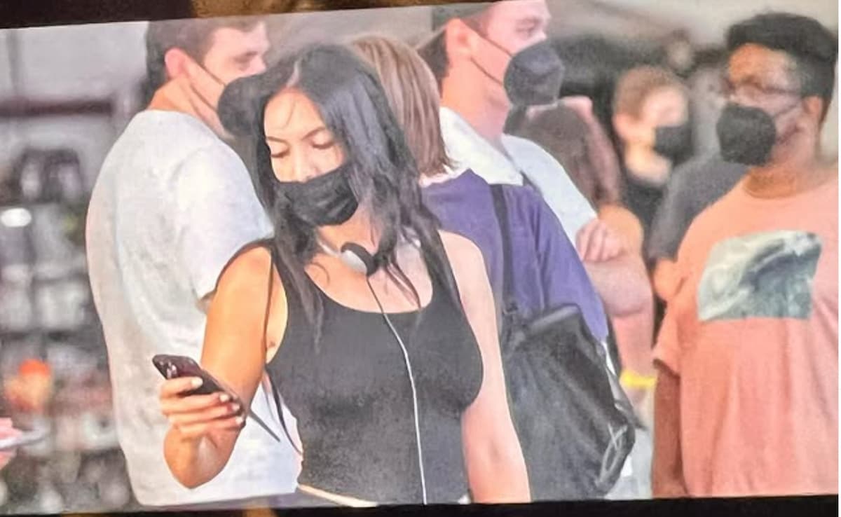 85 साल का सुपरस्टार, 53 साल छोटी गर्लफ्रेंड, दोनों का है 2 साल का बेटा, अमिताभ बच्चन ने बनाया था इनकी सुपरहिट फिल्म का रीमेक- पता है नाम?