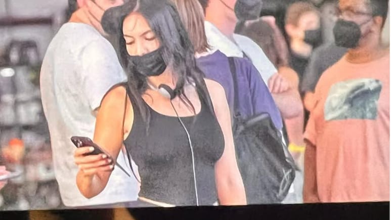 85 साल का सुपरस्टार, 53 साल छोटी गर्लफ्रेंड, दोनों का है 2 साल का बेटा, अमिताभ बच्चन ने बनाया था इनकी सुपरहिट फिल्म का रीमेक- पता है नाम?